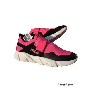 NWT pink Fila shoes